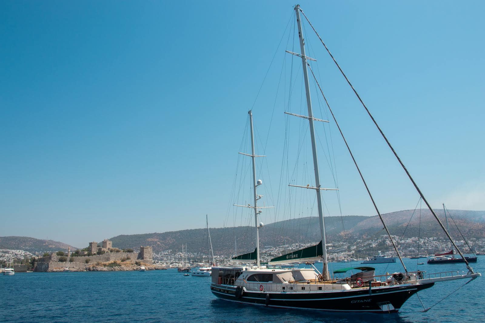 Bodrum, Turcia: 12 lucruri de văzut + împrejurimi în 2026 5 Orașul alb și morile de vânt la apus