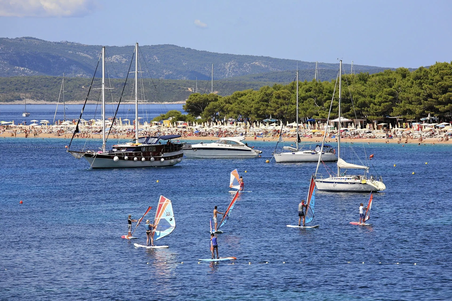 Brač, Kroatien: 12 tips + Zlatni Rat 2026 16 Windsurfing och vattensport