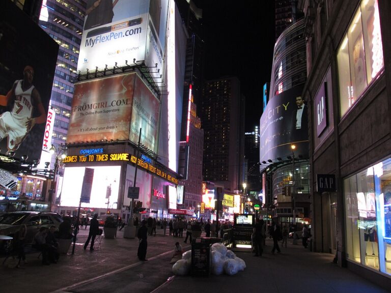 USA 11 Broadway 2026: 5 nejlepších muzikálů a jak sehnat levné lístky