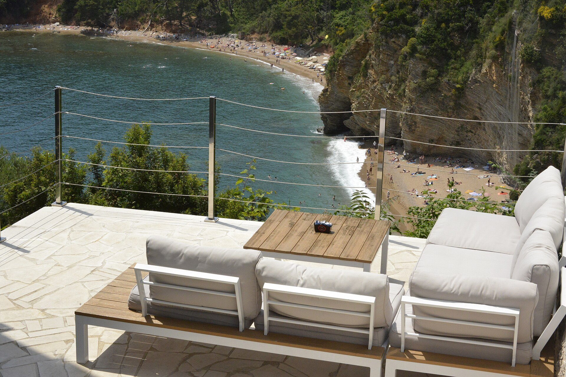 Budva, Montenegro: 14 consejos sobre playas, casco antiguo y alrededores en 2026 9 Playa de Mogren bajo los acantilados