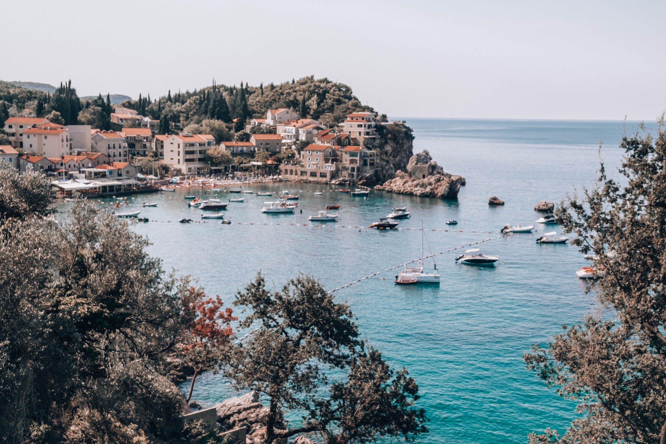 Budva, Montenegro: 14 consejos sobre playas, casco antiguo y alrededores en 2026 20 Pueblo de pescadores de Pržno cerca de Budva