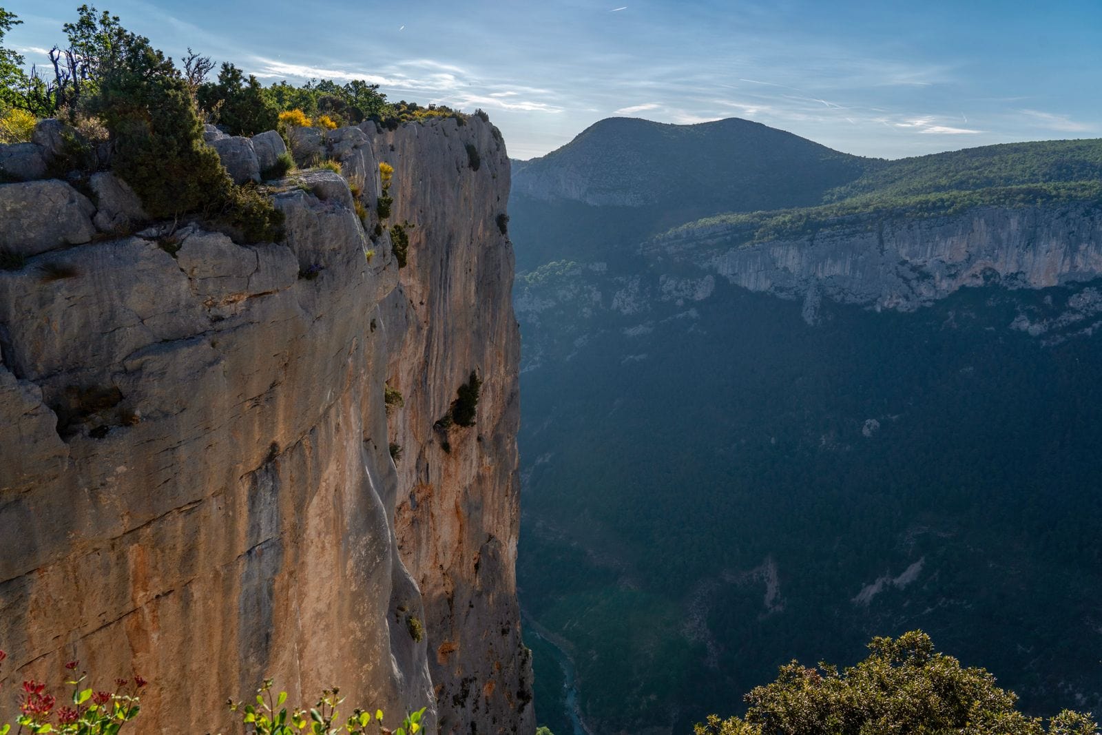 Canionul Verdon, Franța: 12 sfaturi + cum să-l vizitezi în 2026 8 Marginea sudică: Corniche Sublime (D71)
