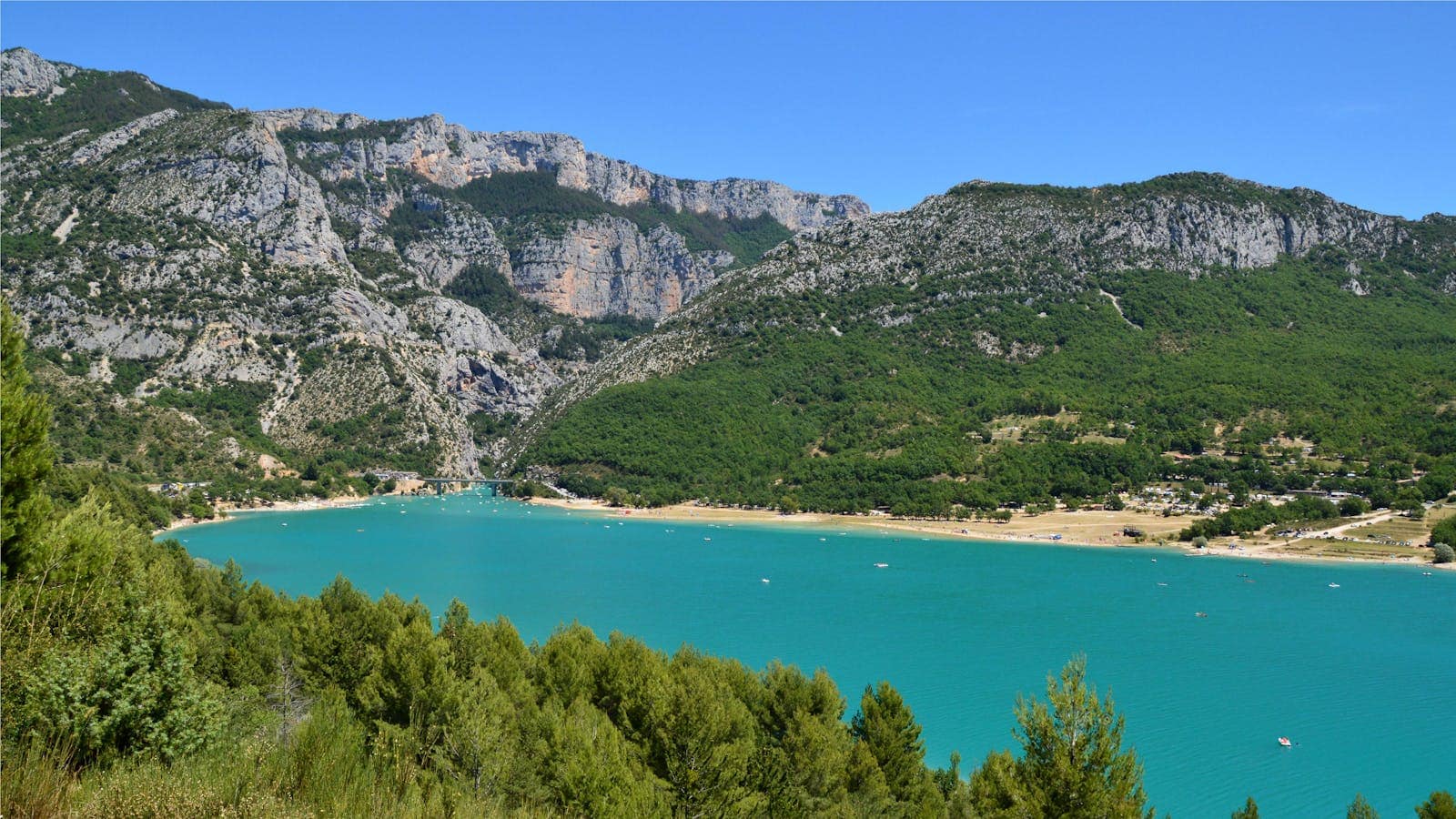 Canionul Verdon, Franța: 12 sfaturi + cum să-l vizitezi în 2026 12 Satul Aiguines și cel mai frumos apus
