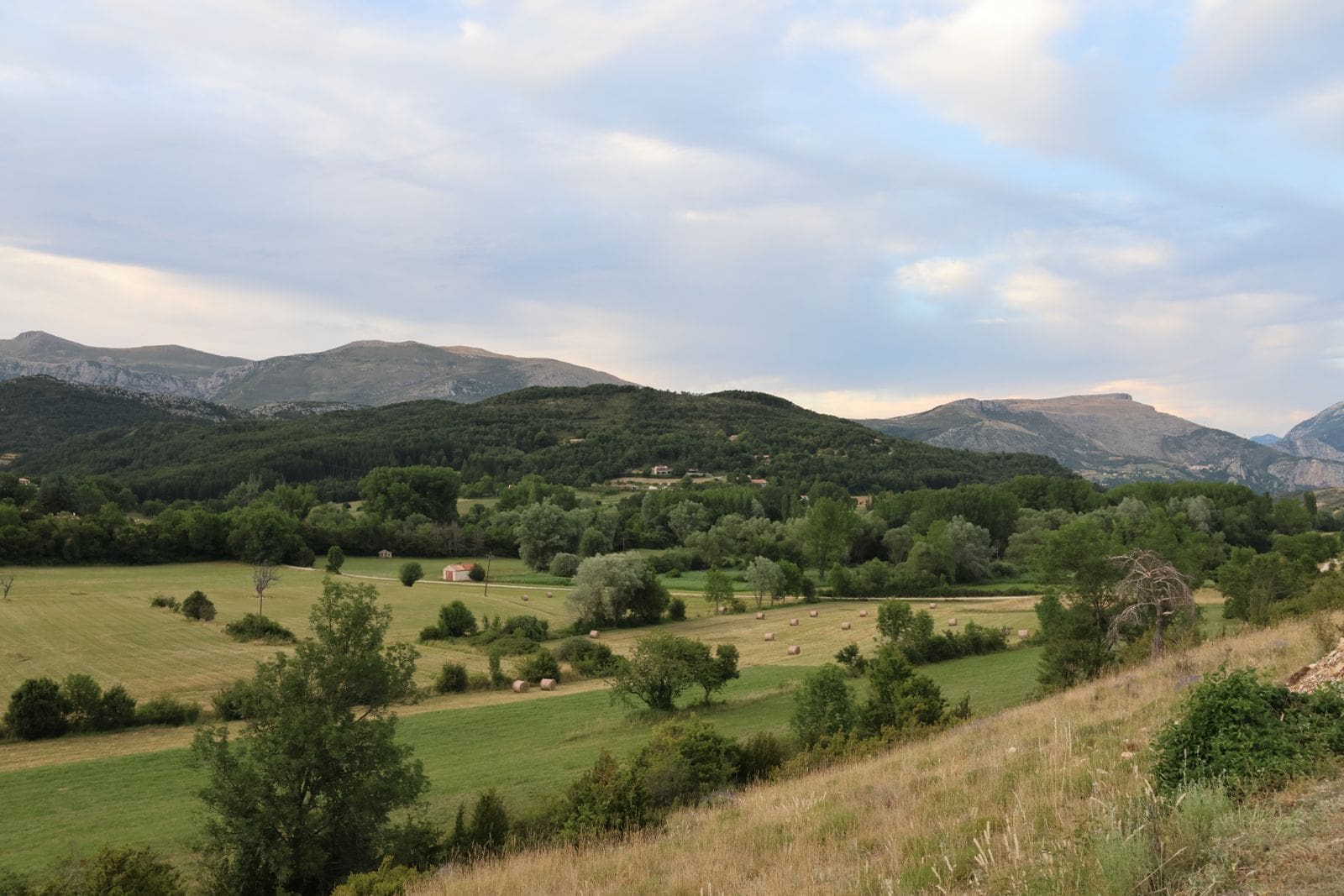Canionul Verdon, Franța: 12 sfaturi + cum să-l vizitezi în 2026 13 La Palud-sur-Verdon: Paradisul cățărătorilor și al outdoorului