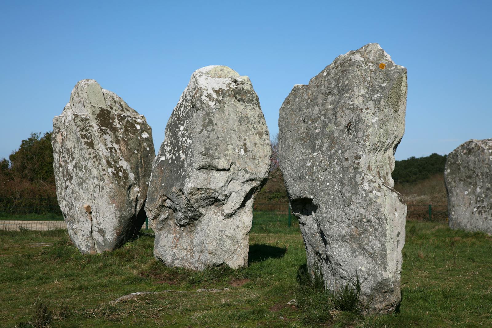Carnac a zahada prehistorickych menhirov
