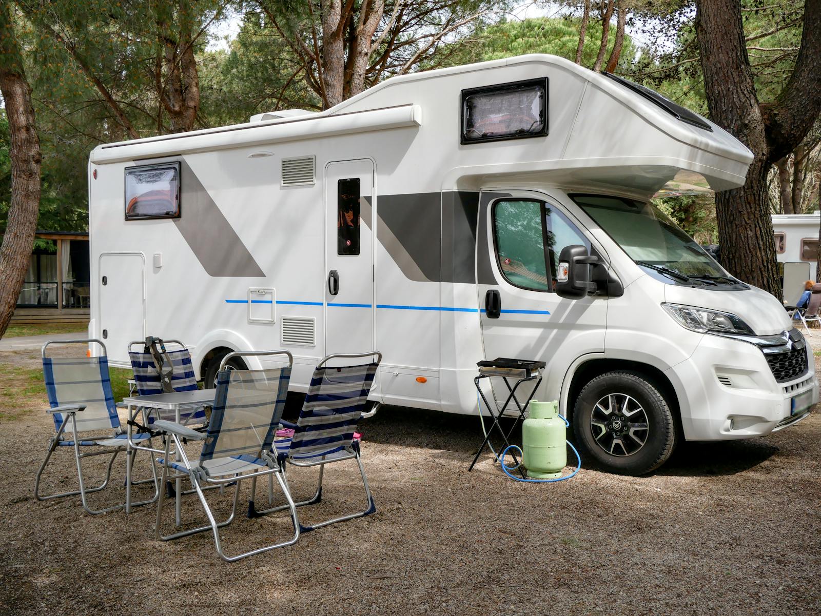 Itália de carro pelo Adriático: 6 dicas de praias para 2026 6 Motorhome em camping no litoral italiano