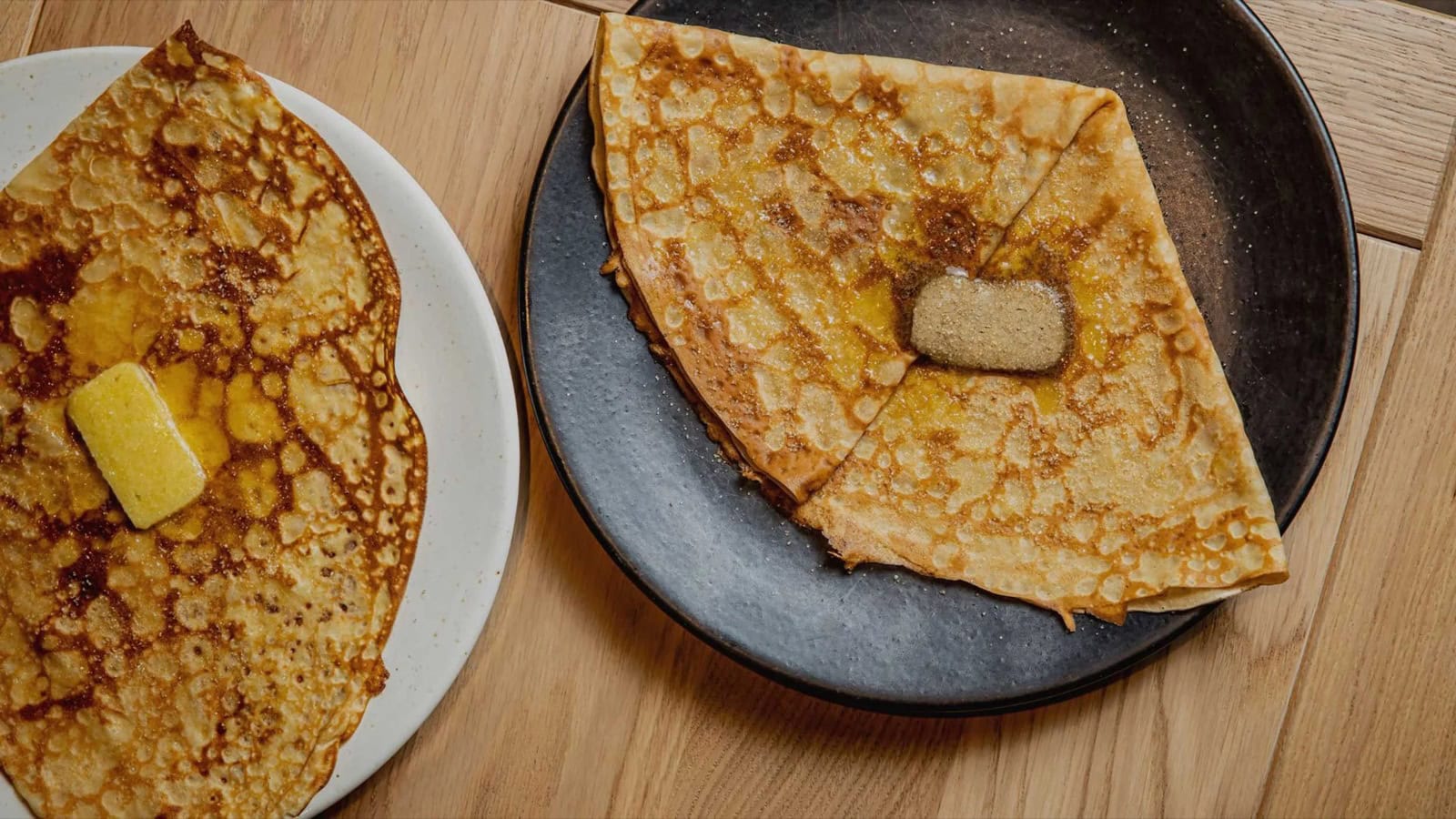 Ce să mănânci la Paris: Ghid foodie complet 2026 (bistrouri, Michelin, scena vegetariană) 28 Galettes bretone din hrișcă și clătite dulci la Breizh Café