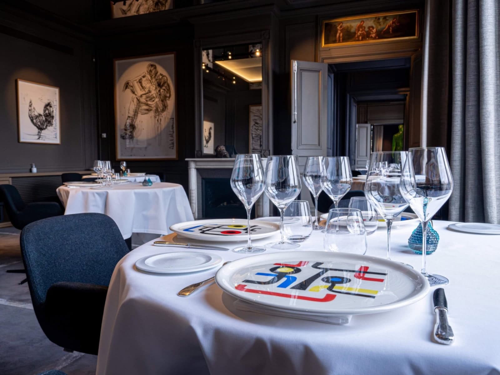 Ce să mănânci la Paris: Ghid foodie complet 2026 (bistrouri, Michelin, scena vegetariană) 23 Salonul de mese al restaurantului Guy Savoy din clădirea Monnaie de Paris