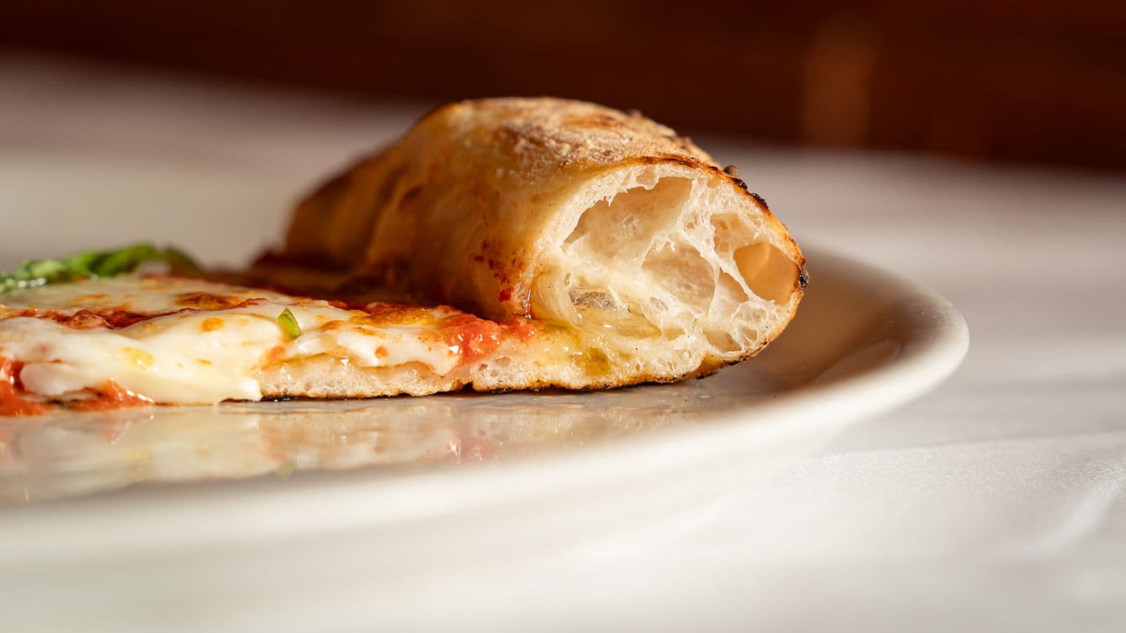 Co ochutnat v New Yorku: 40 restaurací a jídel (hidden gems i Michelin) 7 Plátek newyorské pizzy