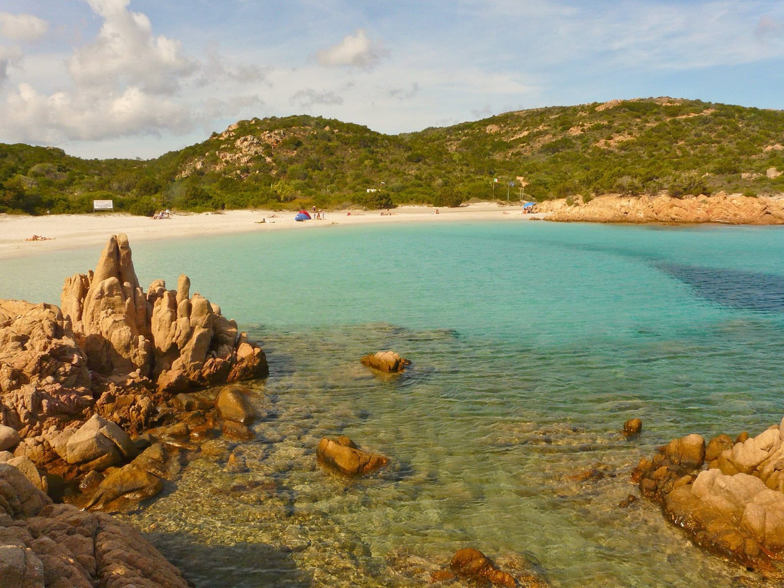 Costa Smeralda și nordul Sardiniei: 12 lucruri de văzut și făcut 3 Plaja Spiaggia del Principe de pe Costa Smeralda