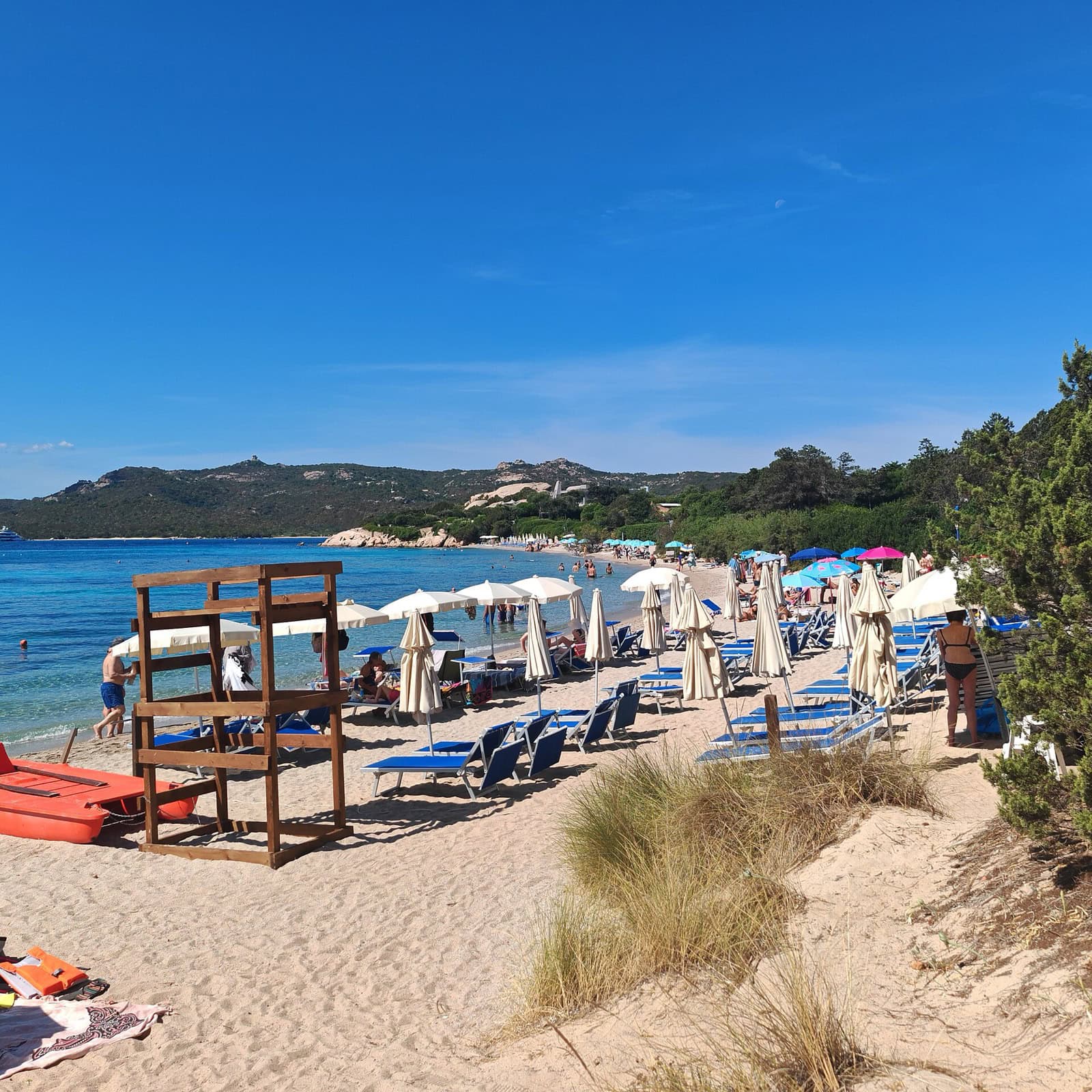 Costa Smeralda și nordul Sardiniei: 12 lucruri de văzut și făcut 4 Plaja Capriccioli cu bolovani de granit