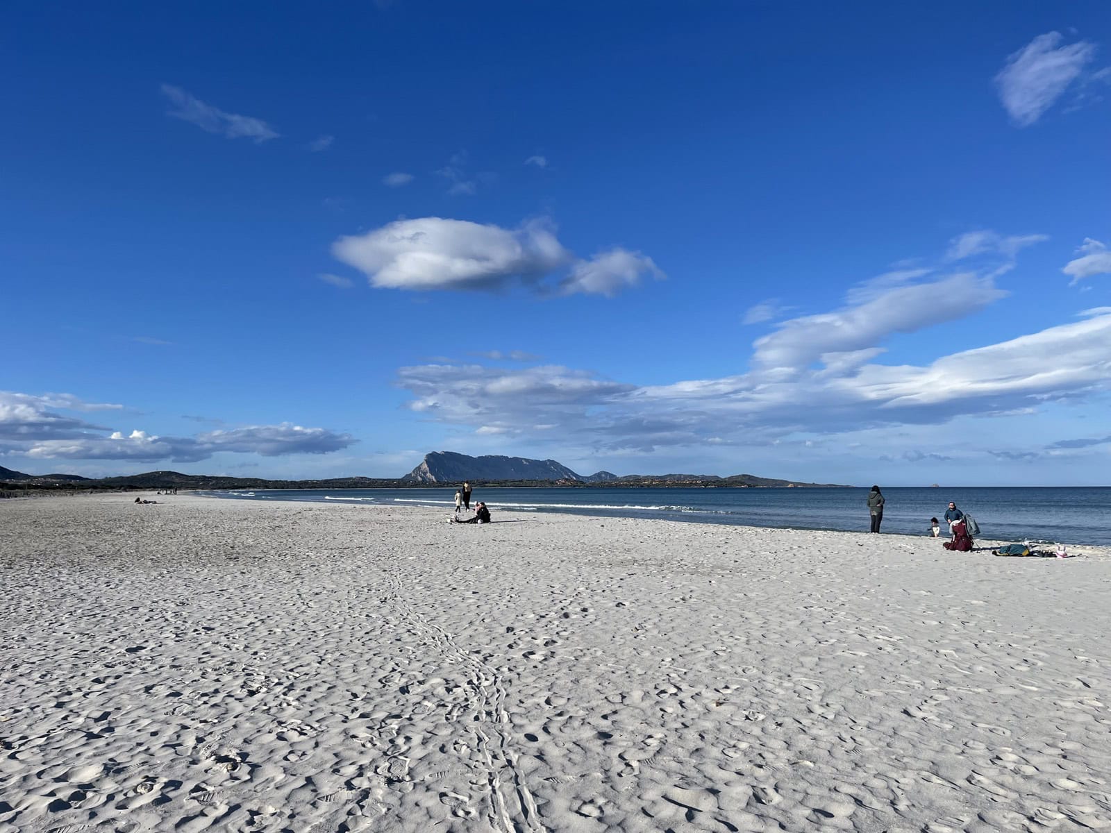 Costa Smeralda și nordul Sardiniei: 12 lucruri de văzut și făcut 7 Plaja La Cinta de trei kilometri din San Teodoro