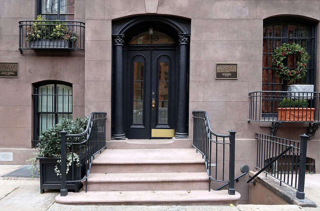 Bairros de Nova York: 15 dicas do que ver no Brooklyn, Queens e Harlem 2026 4 Casas geminadas de tijolo em Greenwich Village