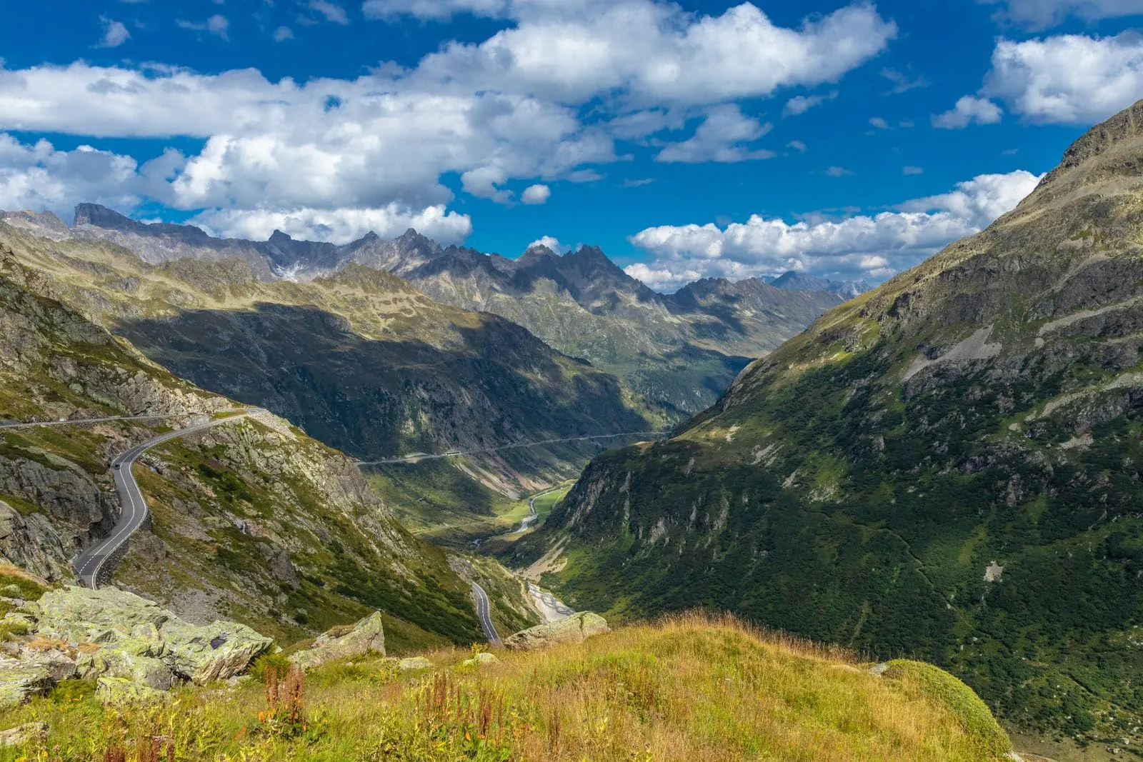 Roadtrip Svájcban: 7–10 napos autós útiterv 2026-ban 11 7. nap: Täsch → Furkapass → Tremola → Lugano