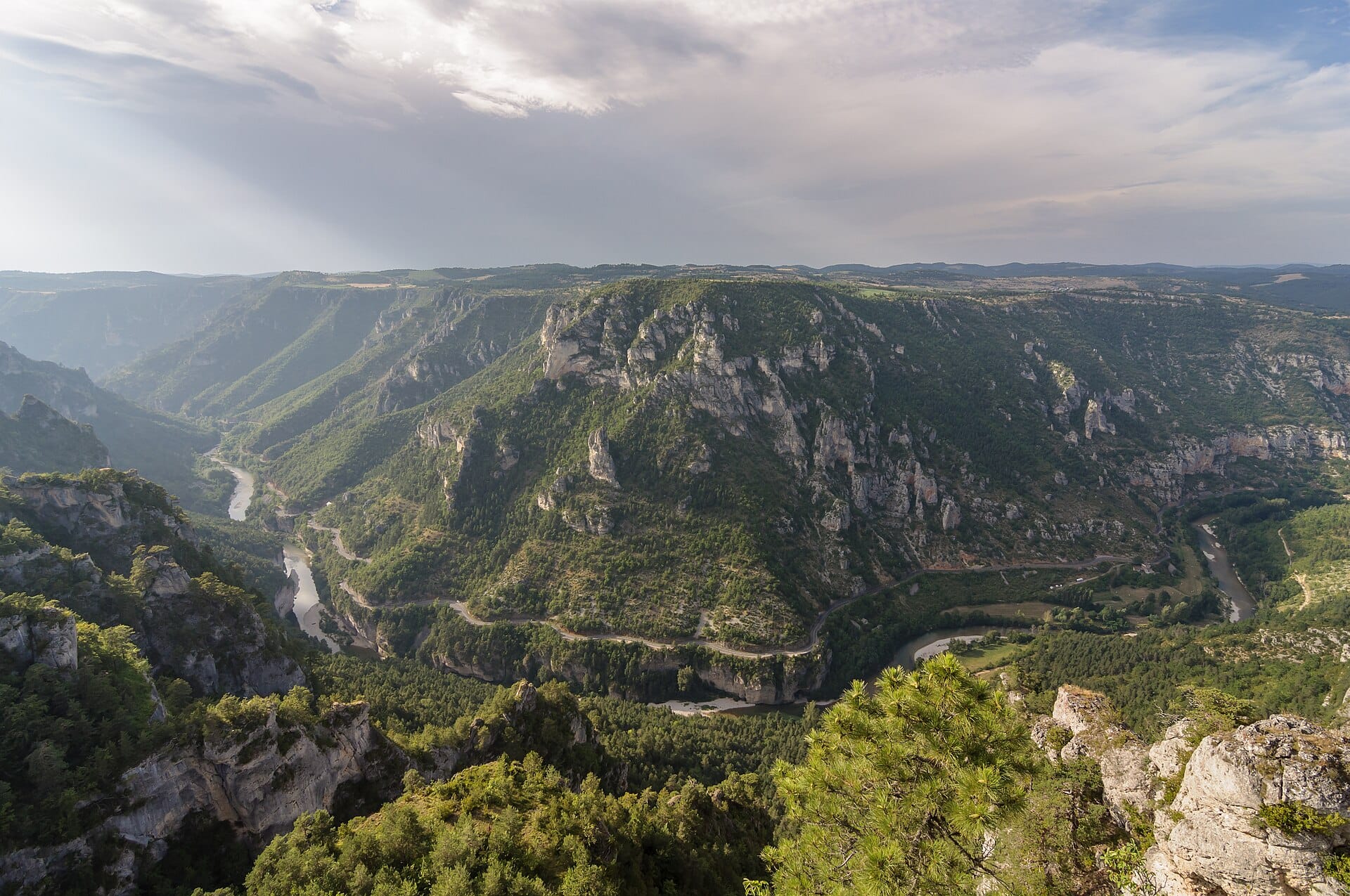 Auvergne, Franța: 13 sfaturi pentru ținutul vulcanilor în 2026 17 Ape sălbatice în Gorges de l'Allier