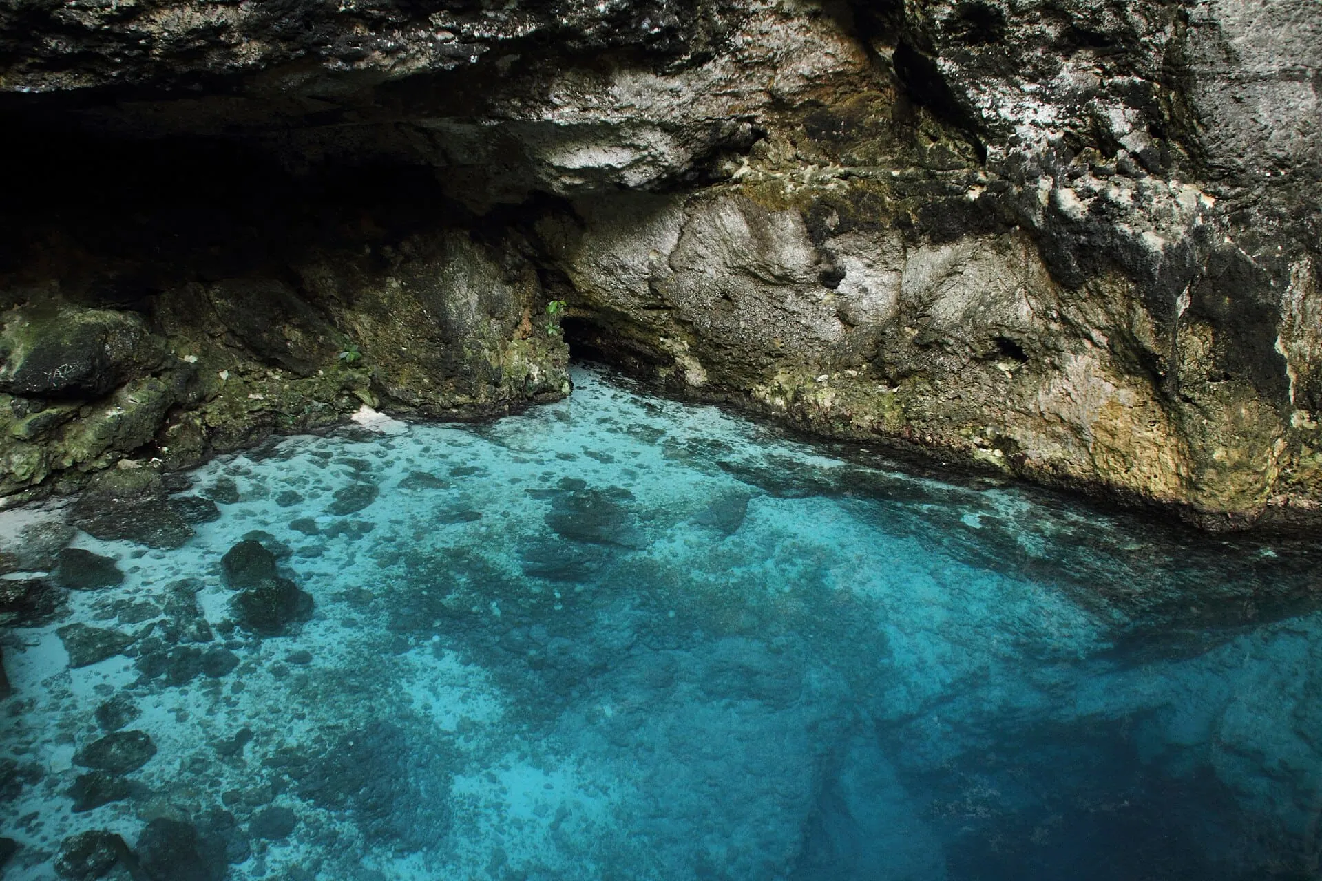 Dominikánská republika: dovolená, 21 tipů a kdy jet 18 Tyrkysový cenote Hoyo Azul