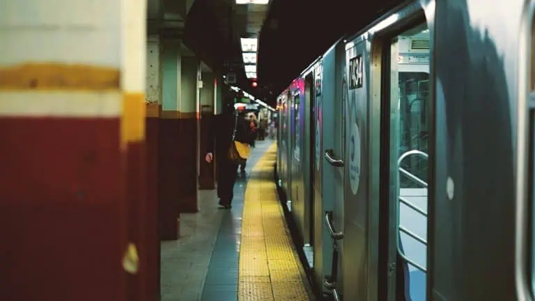 Amerikai Egyesült Államok: útikalauz 2026 4 Közlekedés New Yorkban 2026: metró (OMNY) és a reptéri út