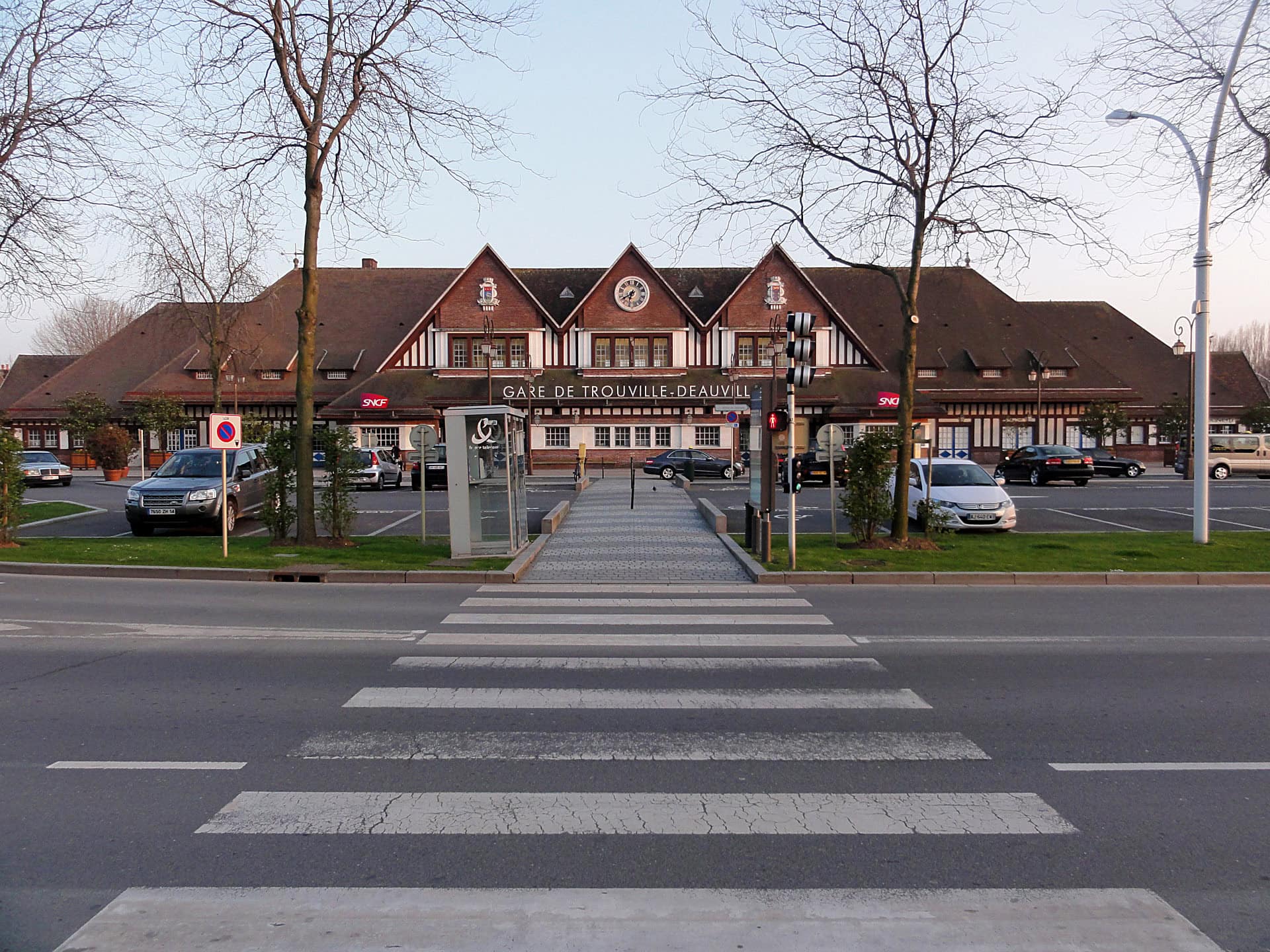 Deauville a Trouville, Francúzsko: 11 tipov v roku 2026 138 Dostihy a všadeprítomné kone