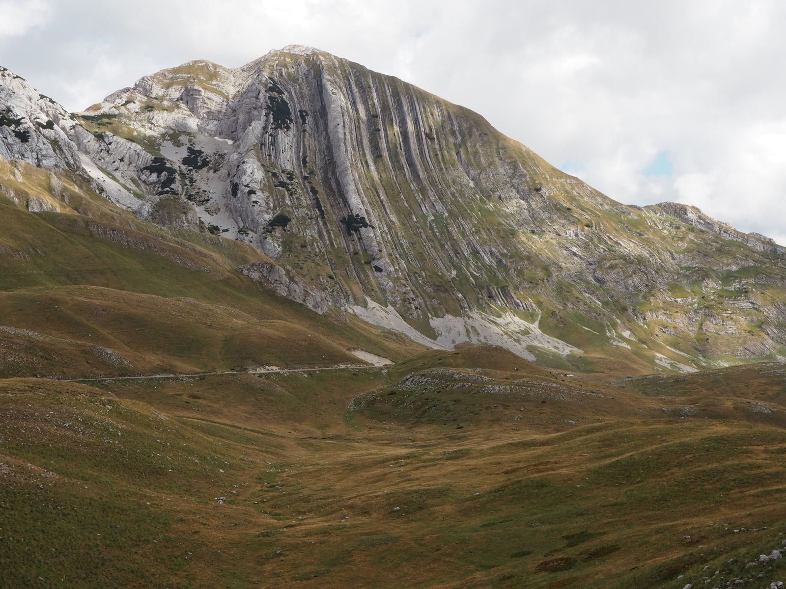 NP Durmitor a Žabljak: 12 tipů na túry, Crno jezero a Bobotov kuk 6 Bobotov kuk: Náročný výstup na střechu parku