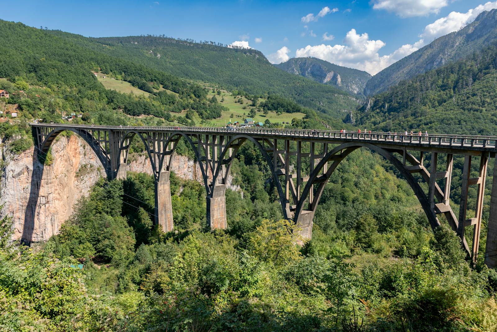 NP Durmitor a Žabljak: 12 tipů na túry, Crno jezero a Bobotov kuk 14 Đurđevića Tara most a adrenalinová zip-line
