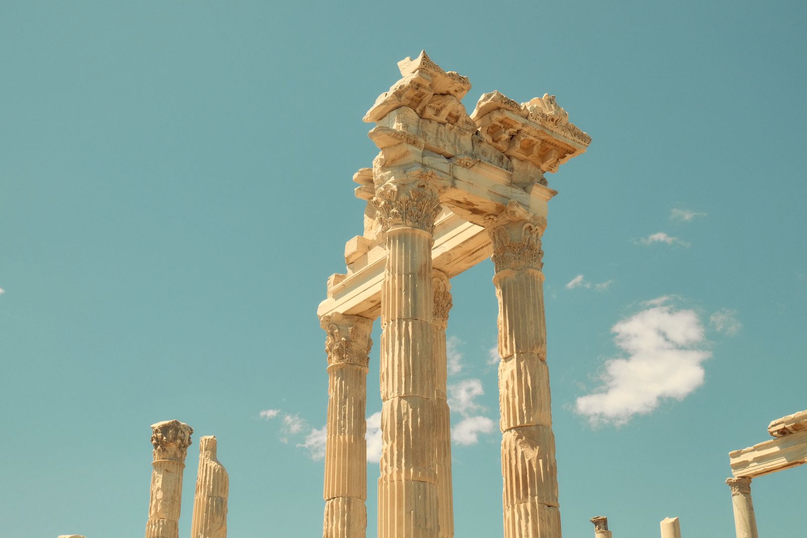 Efes (Ephesus): 13 sfaturi pentru orașul antic și împrejurimi în 2026 15 Pergamon, acropola din nori