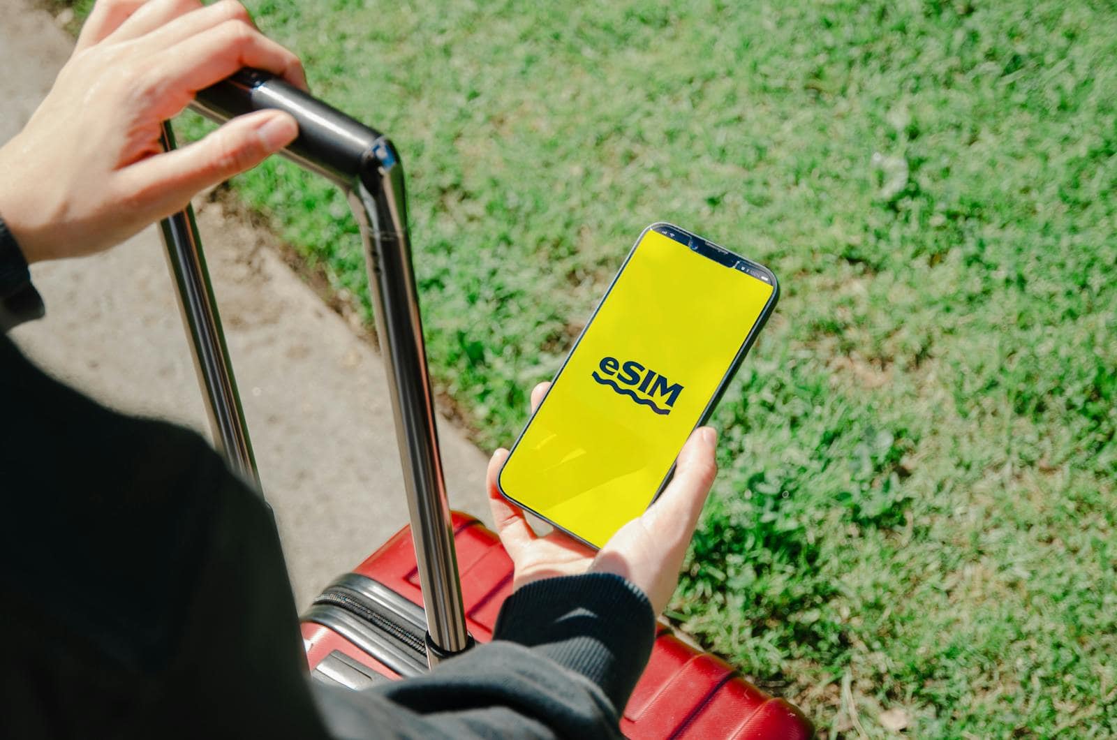 Mexico Travel from the UK: Flights, the ESTA Trap on US Layovers & Insurance 2026 68 eSIM and map on a phone