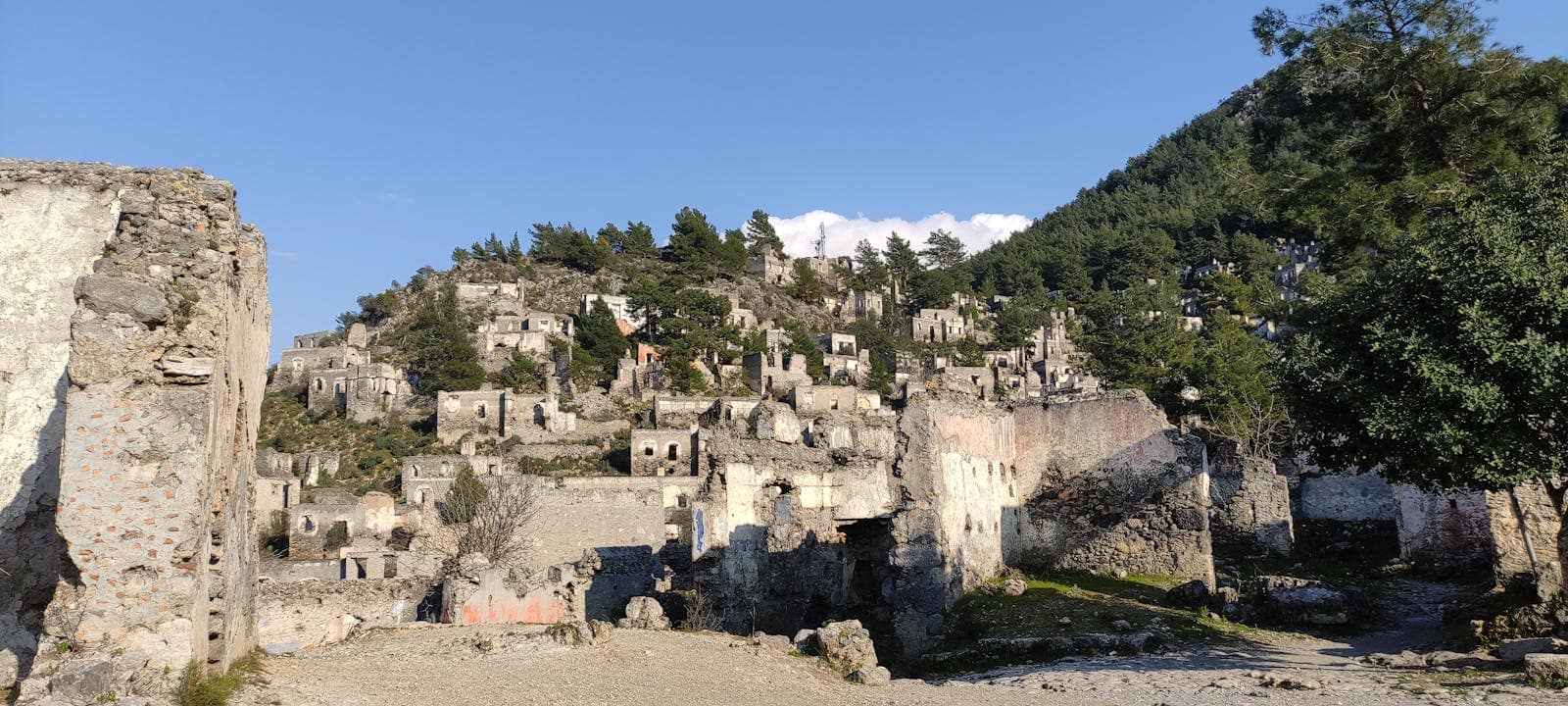 Fethiye și Ölüdeniz: Blue Lagoon și parapantă — 12 sfaturi pentru 2026 6 Kayaköy: orașul-fantomă