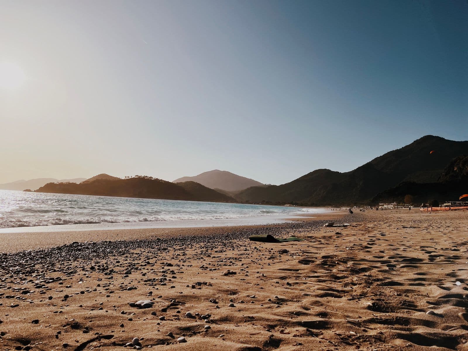 Fethiye și Ölüdeniz: Blue Lagoon și parapantă — 12 sfaturi pentru 2026 14 Apus de soare pe Çalış Beach