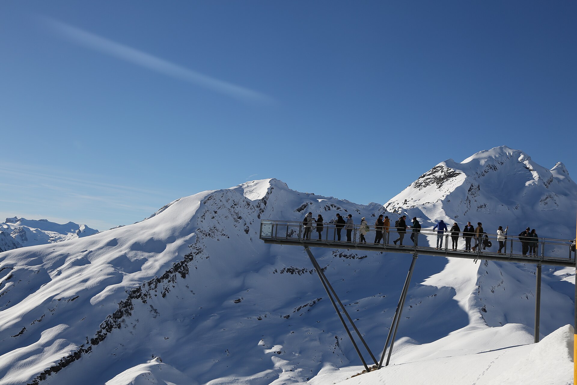 Grindelwald (Suiza): 14 cosas que ver y hacer (First, Bachalpsee y Jungfraujoch) 2026 7 Pasarela mirador First Cliff Walk sobre Grindelwald