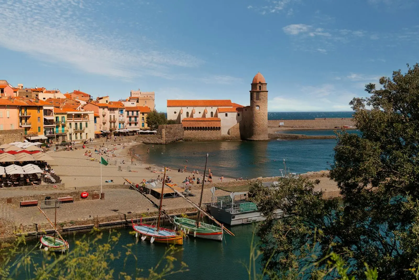 Nyaralás Franciaországban: 30 hely, ahová 2026-ban érdemes ellátogatni 27 Harangtorony a tenger mellett Collioure-ban