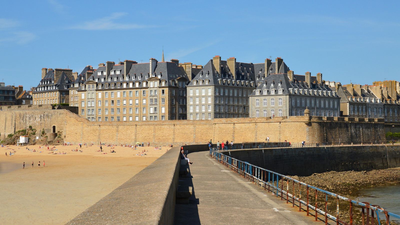 France Holidays: 30 Best Places to Visit in 2026 5 The ramparts of the corsair town of Saint-Malo