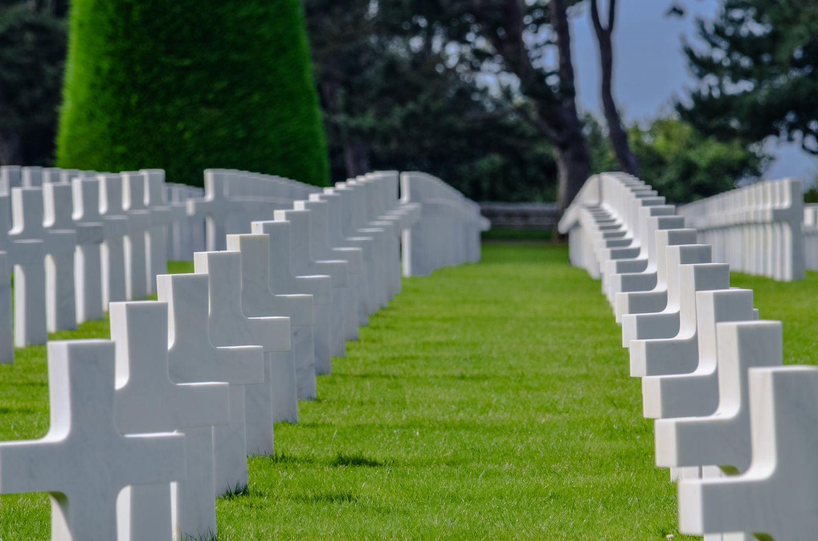 France Holidays: 30 Best Places to Visit in 2026 8 The landing beaches and cemetery in Normandy