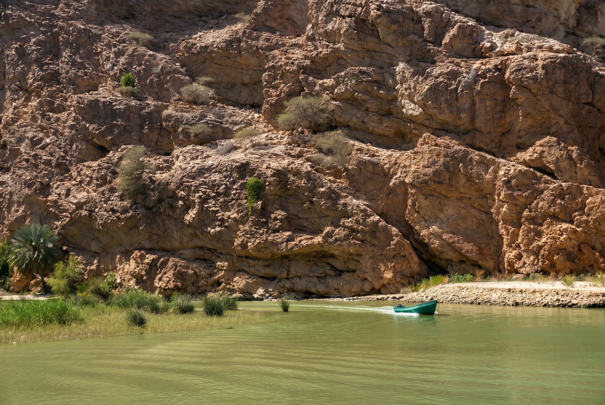 Vacanță în Oman: 21 de locuri de văzut și când să mergi în 2026 18 Lăculețe turcoaz în Wadi Shab