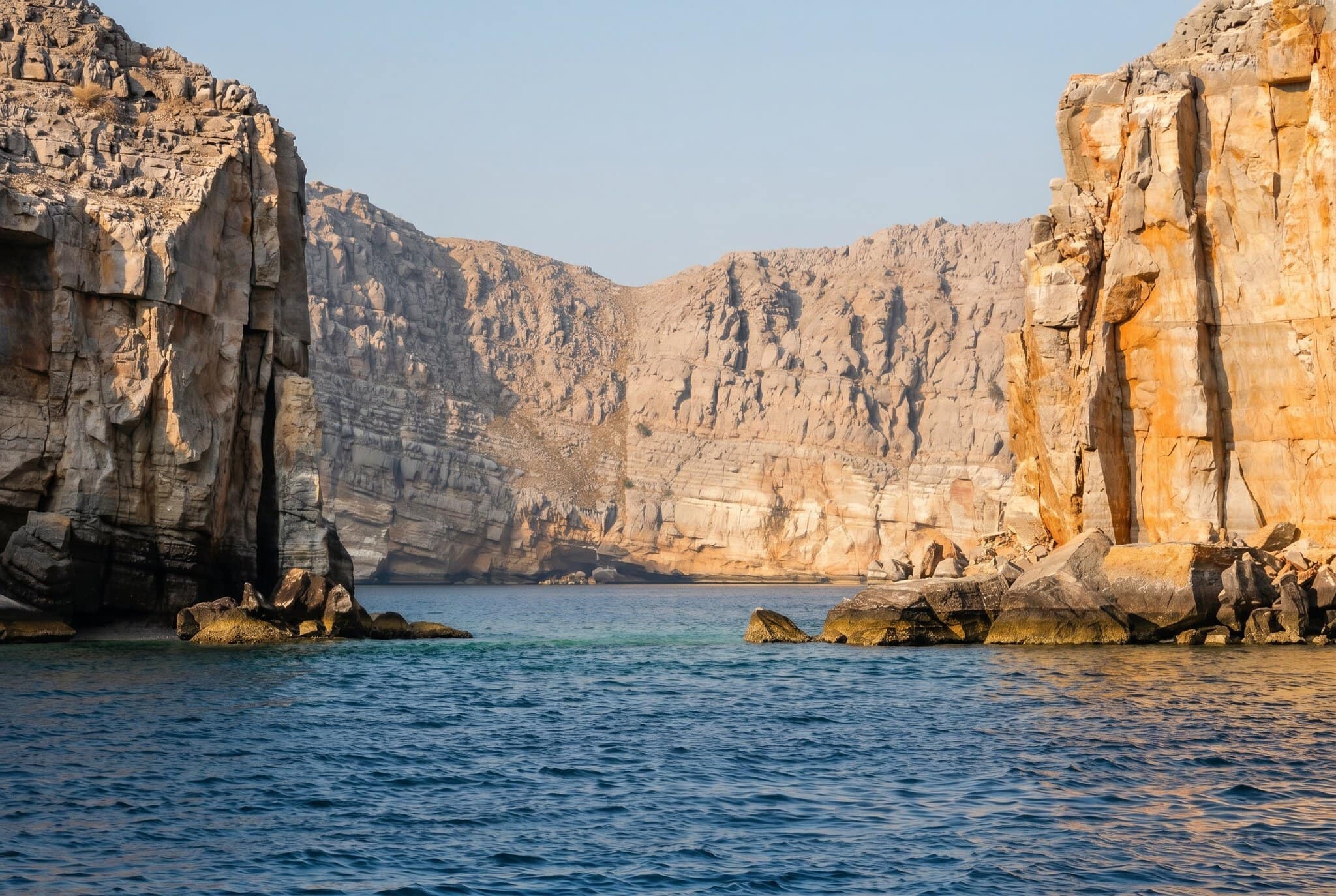Vacanță în Oman: 21 de locuri de văzut și când să mergi în 2026 24 Fiordurile peninsulei Musandam
