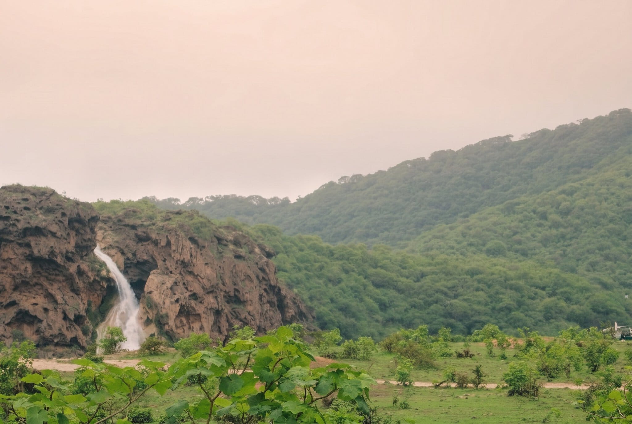 Vacanță în Oman: 21 de locuri de văzut și când să mergi în 2026 26 Cascadele Wadi Darbat de lângă Salalah