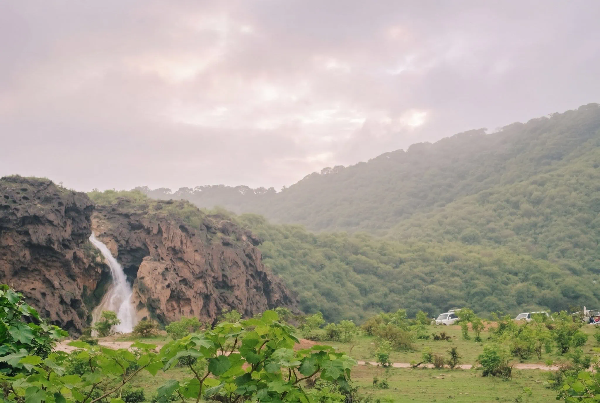 Salalah, Omán: 15 tipp, mit érdemes látni + a legjobb tengerparti resortok 2026 15 Wadi Darbat vízesések