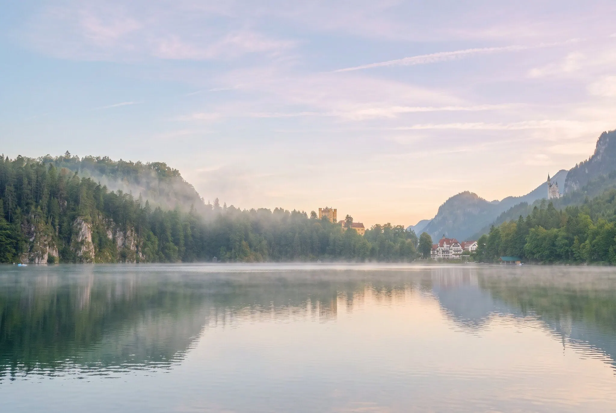 Schloss Neuschwanstein: 14 Tipps für deinen Besuch 2026 10 Alpsee unterhalb der Schlösser