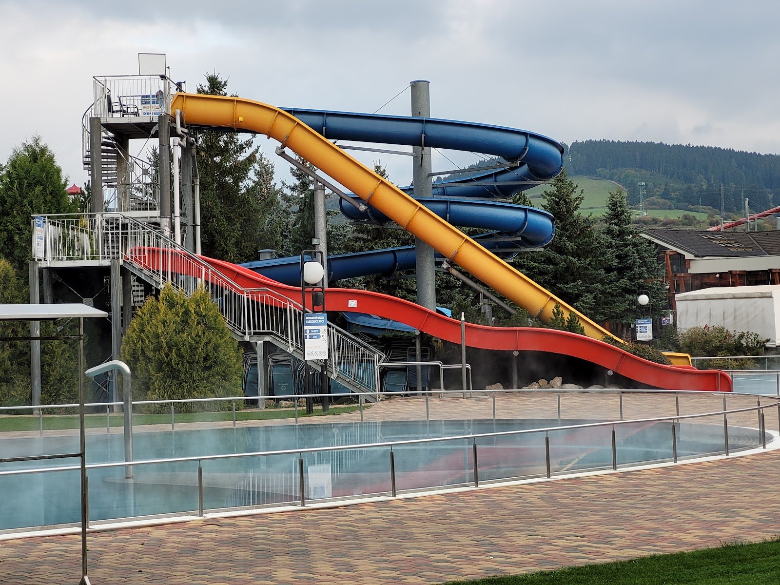 Best Aquaparks in Slovakia: 8 Spots to Visit with Kids in 2026 4 The slide tower at Gino Paradise Bešeňová aquapark