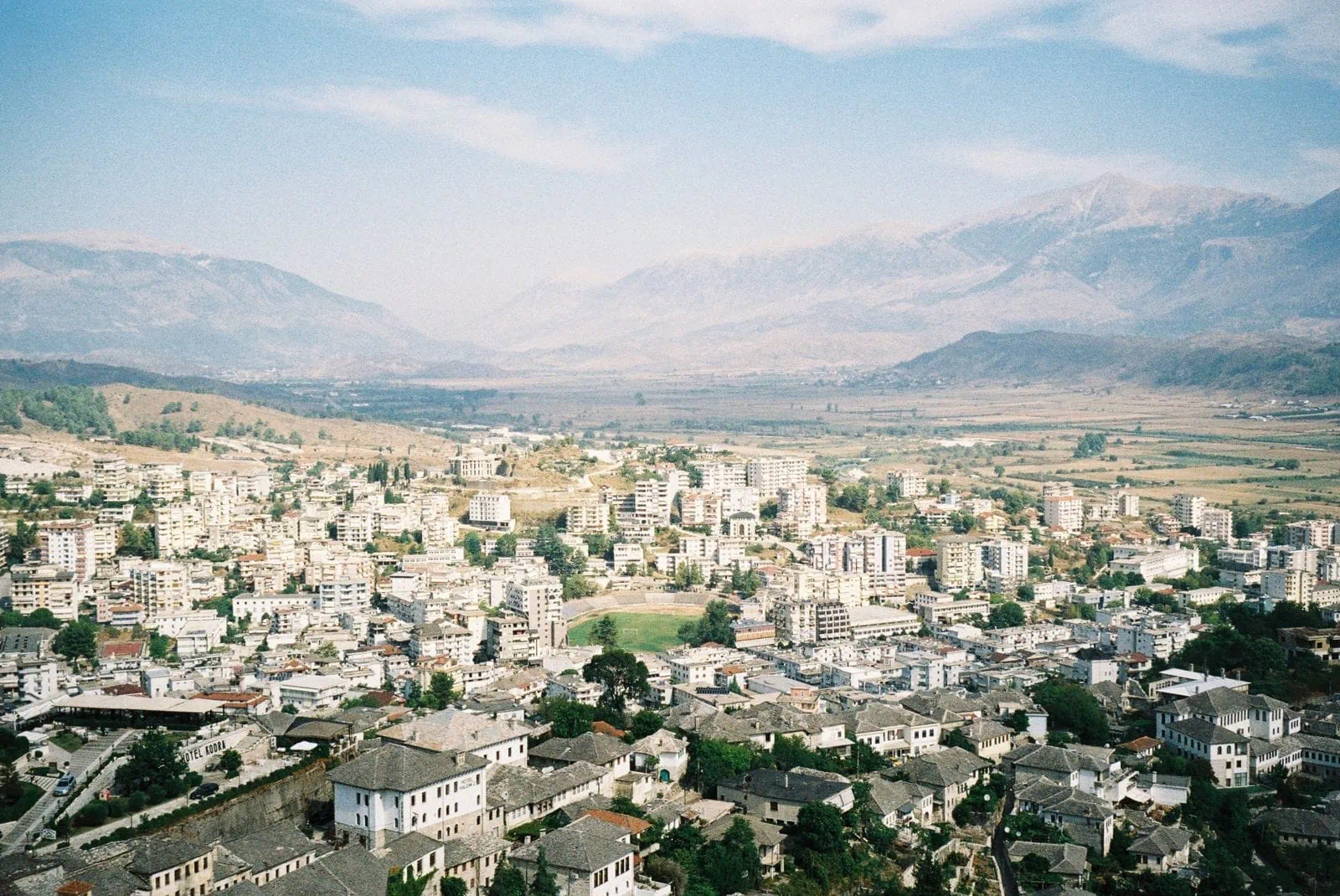 Gjirokastra i Albanien: 8 tips för stenstaden och borgen 1 Sammanfattning för dig som inte hinner läsa hela artikeln