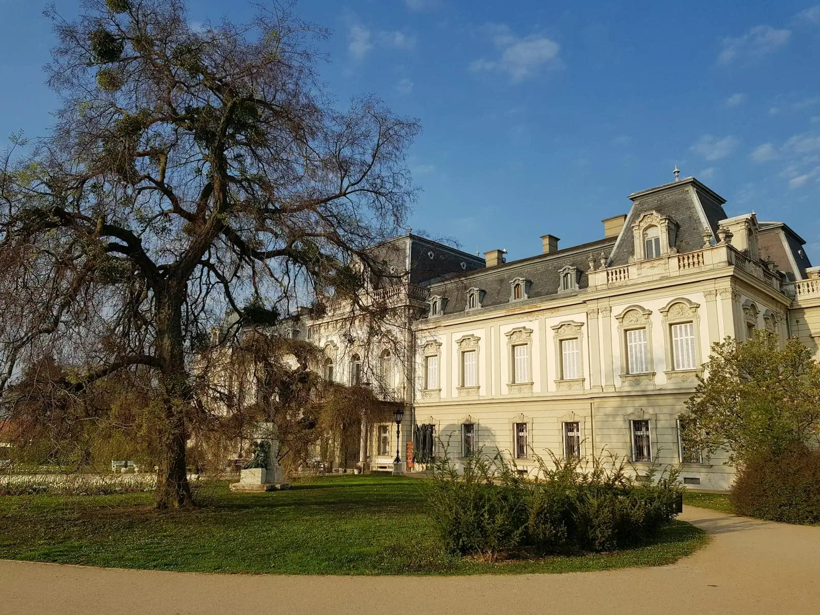 Excursions depuis Budapest en Hongrie : 7 idées (2026) 5 Le château de Gödöllő de l'impératrice Sissi