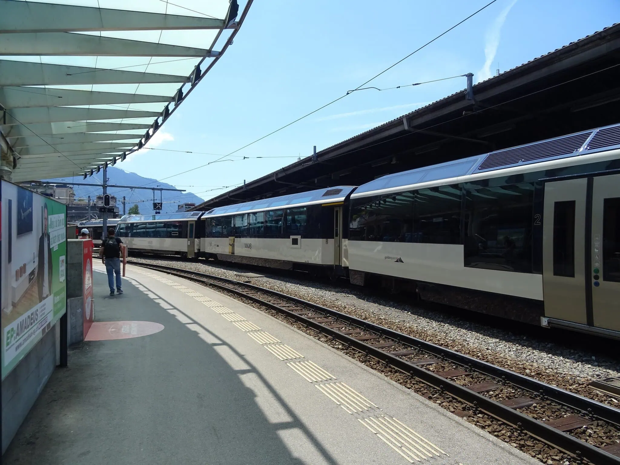 Svájc vonattal: Glacier Express, Bernina Express és társai + árak 2026-ban 5 A GoldenPass panorámavonat Montreux-ben