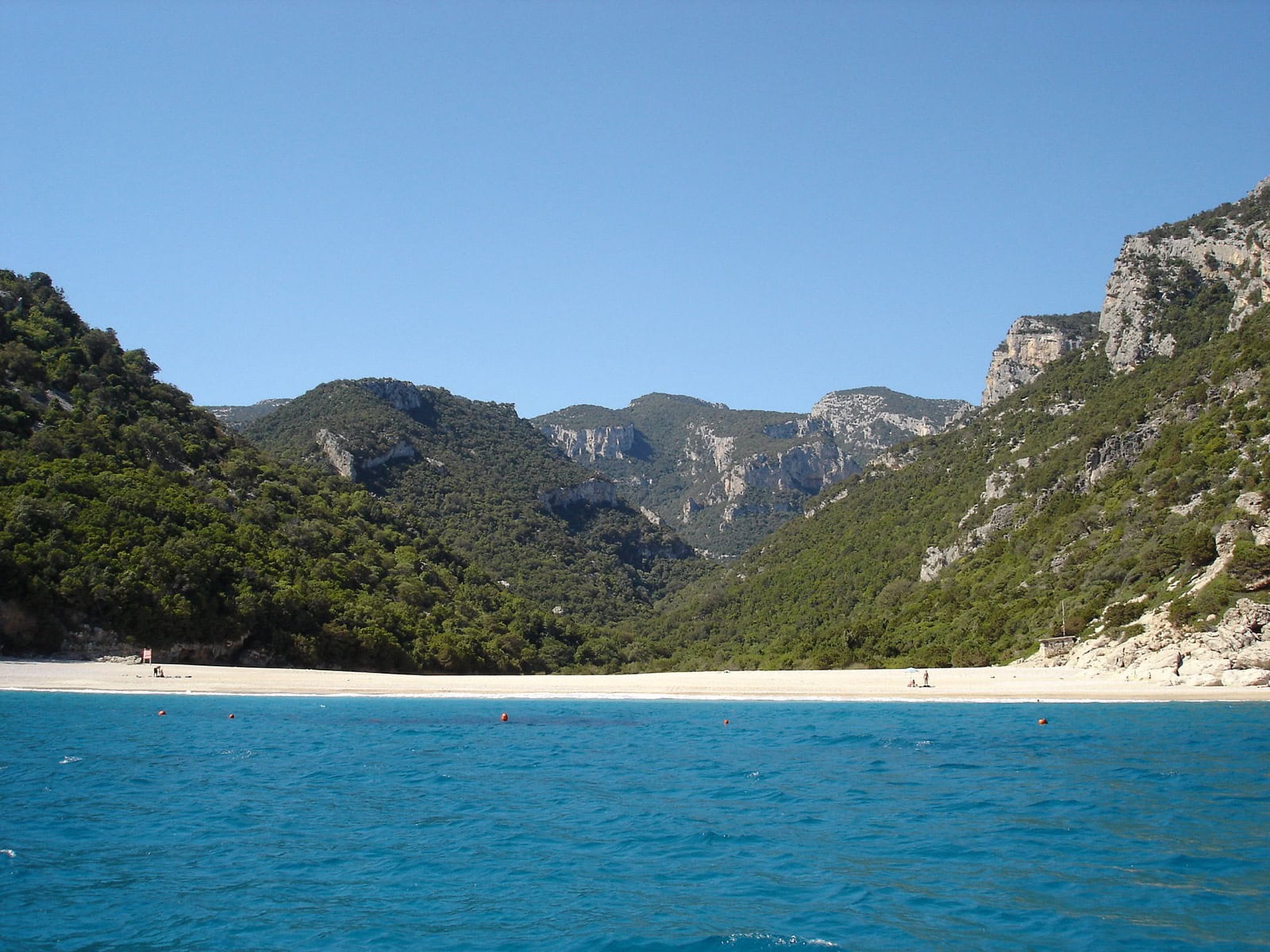 Golfo di Orosei: 10 dintre cele mai frumoase golfulețe din estul Sardiniei 6 Golfulețul Cala Sisine din Golfo di Orosei