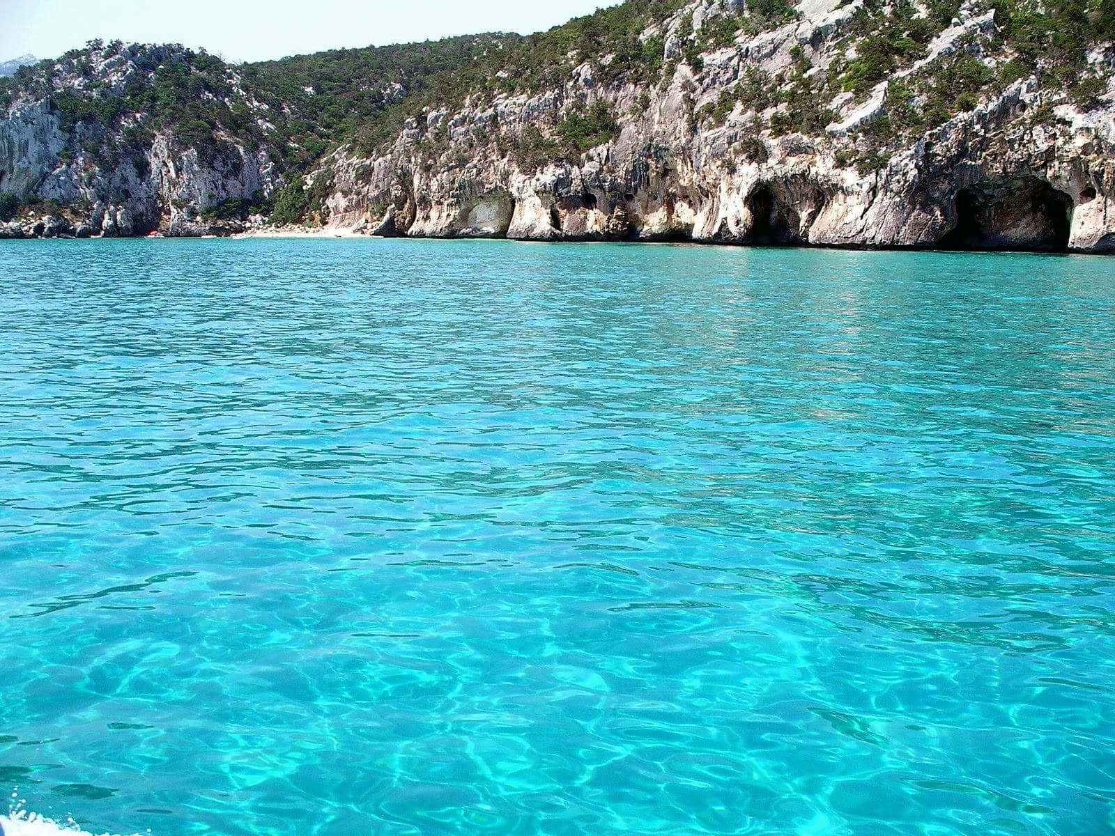 Golfo di Orosei: 10 dintre cele mai frumoase golfulețe din estul Sardiniei 9 Peștera marină Grotta del Bue Marino