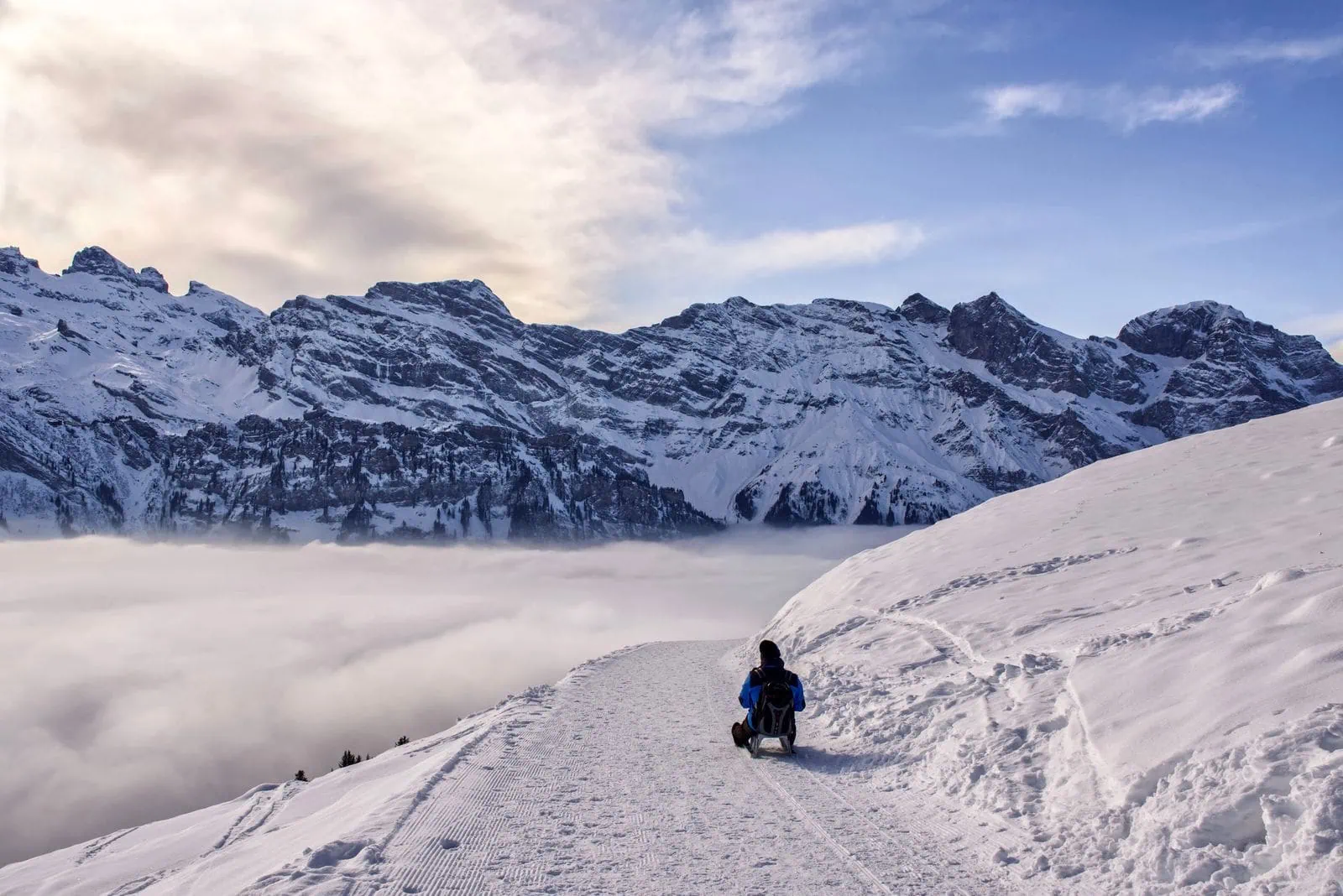 Grindelwald, Svájc: 14 tipp, mit érdemes látni és csinálni (First, Bachalpsee és Jungfraujoch) 2026 21 Szánkózás a téli Grindelwaldban