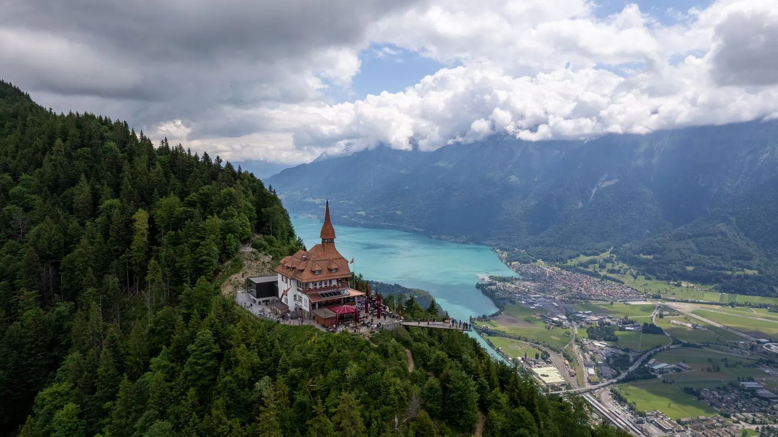 Interlaken és a Jungfraujoch: 14 tipp, mit láss és csinálj 2026 5 Harder Kulm és a Two Lakes Bridge kilátó