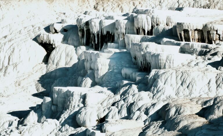 Bílé travertinové terasy Pamukkale