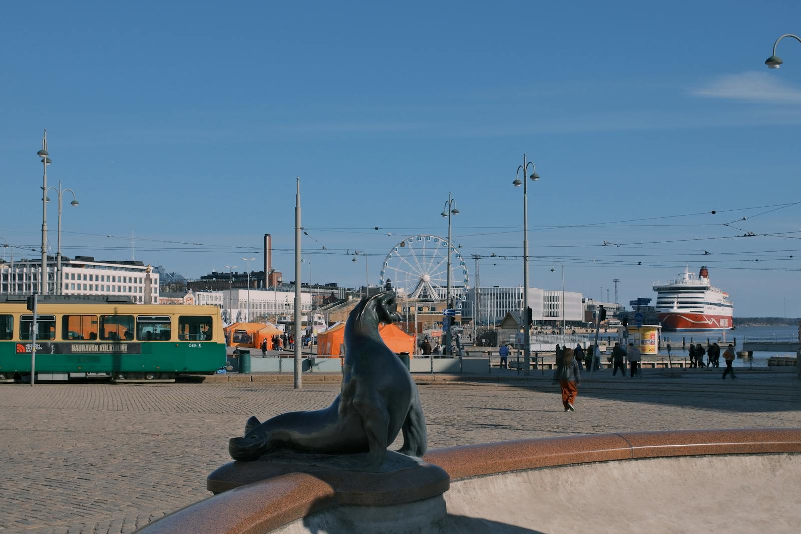 Helsinki: 15 tipů, co vidět a dělat ve finské metropoli 1 Přístav a tržnice v Helsinkách