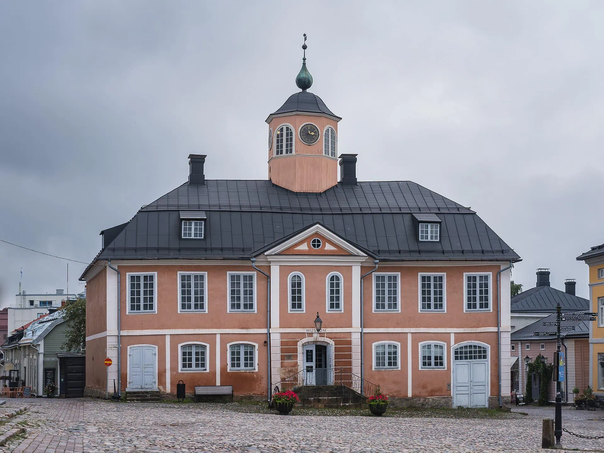 Helsinki (Finnország): 15 tipp, mit érdemes látni és csinálni a finn fővárosban 18 A festői Porvoo óváros a vörös magtárakkal