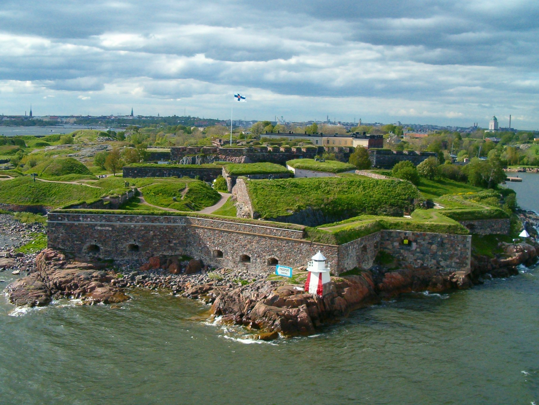 Helsinki: 15 tipů, co vidět a dělat ve finské metropoli 5 Mořská pevnost Suomenlinna před Helsinkami