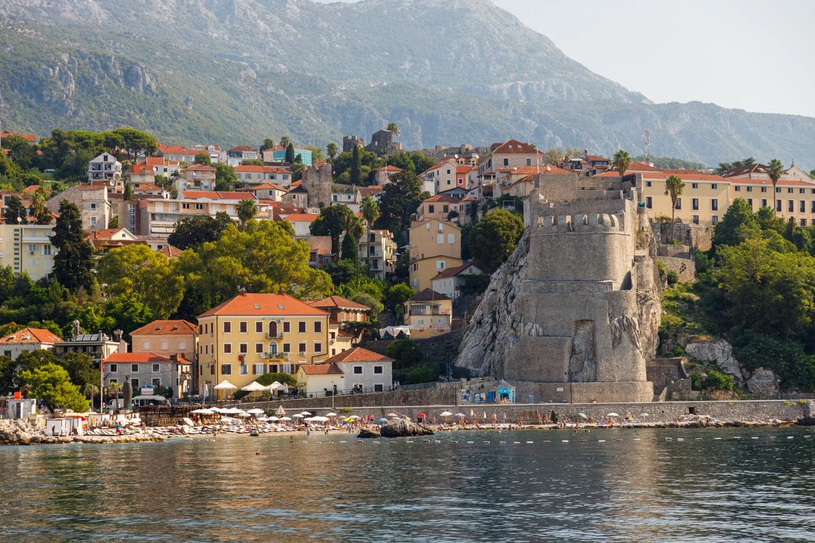 Herceg Novi, Montenegró: 11 tipp a lépcsők városához és a Boka kapujához 3 Hol szállj meg Herceg Noviban